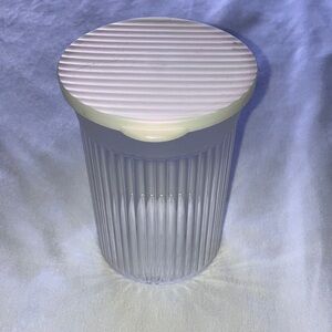 Tupperware 3586 container and lid